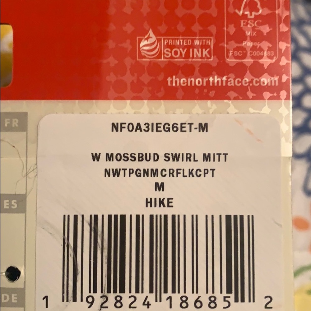 NWT THE NORTH FACE CAMO MITTENS - Picture 4 of 4